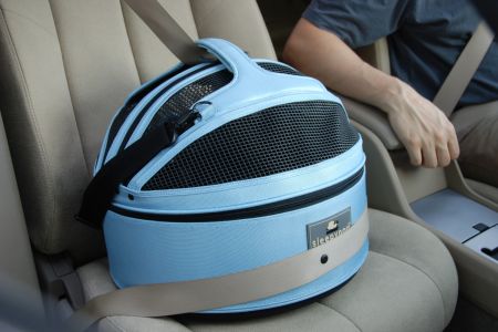 SleepyPod rund blau im Auto